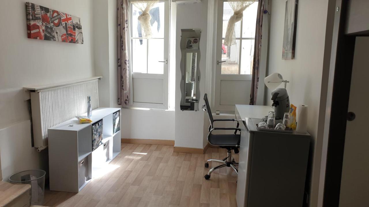Chambres Poitiers Centre Ville - Salle De Bain, Refrigerateur, Tv Et Machine A Cafe Privatifs - Cuisine Commune - Terrasse - Hotel De Ville A 200M Buitenkant foto