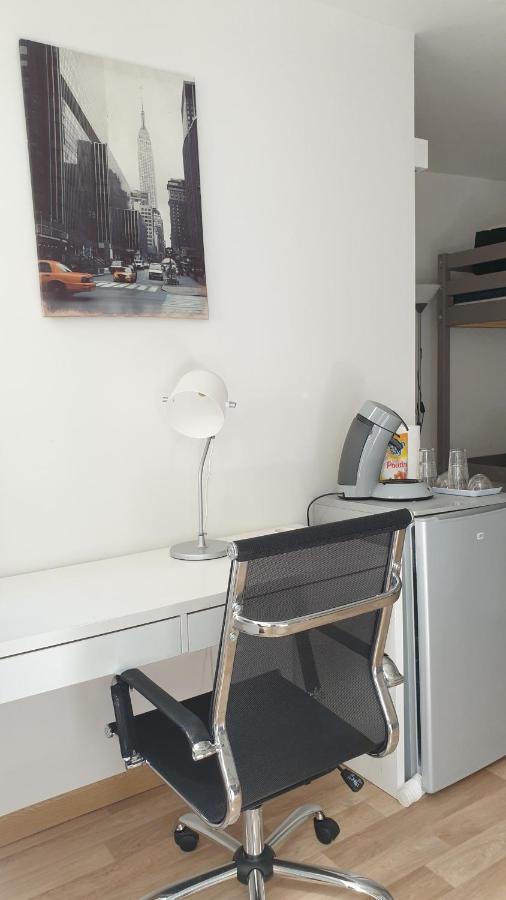 Chambres Poitiers Centre Ville - Salle De Bain, Refrigerateur, Tv Et Machine A Cafe Privatifs - Cuisine Commune - Terrasse - Hotel De Ville A 200M Buitenkant foto