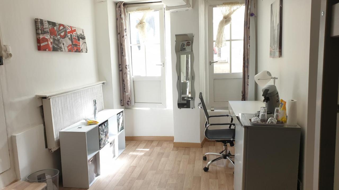 Chambres Poitiers Centre Ville - Salle De Bain, Refrigerateur, Tv Et Machine A Cafe Privatifs - Cuisine Commune - Terrasse - Hotel De Ville A 200M Buitenkant foto