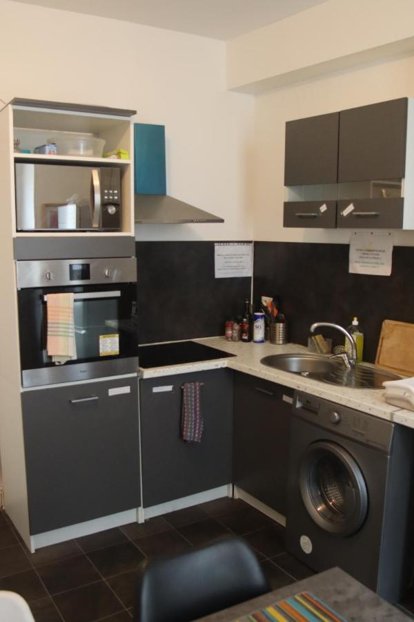 Chambres Poitiers Centre Ville - Salle De Bain, Refrigerateur, Tv Et Machine A Cafe Privatifs - Cuisine Commune - Terrasse - Hotel De Ville A 200M Buitenkant foto