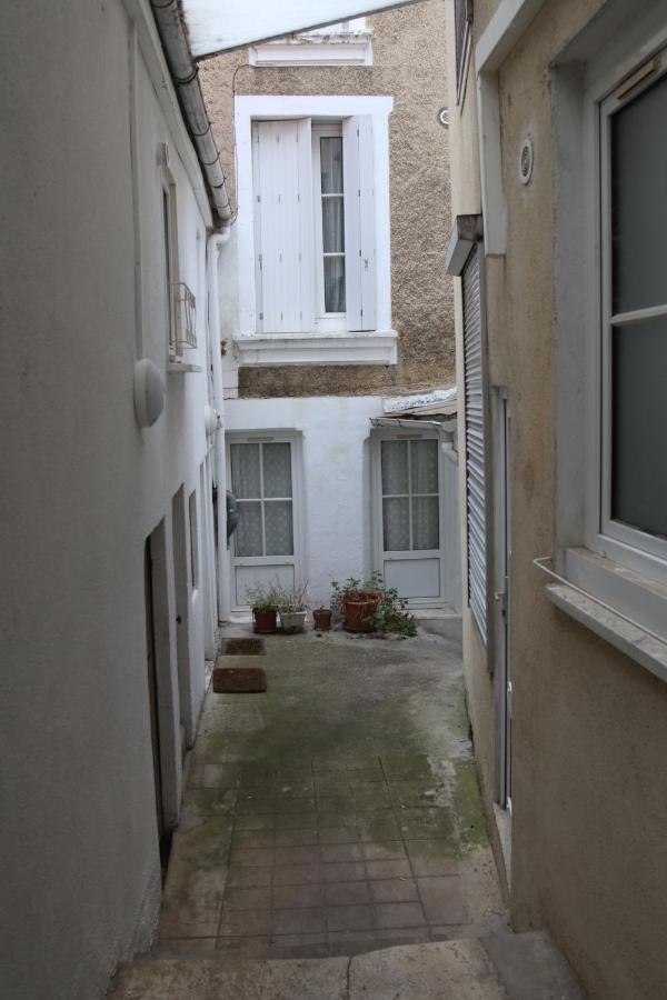 Chambres Poitiers Centre Ville - Salle De Bain, Refrigerateur, Tv Et Machine A Cafe Privatifs - Cuisine Commune - Terrasse - Hotel De Ville A 200M Buitenkant foto