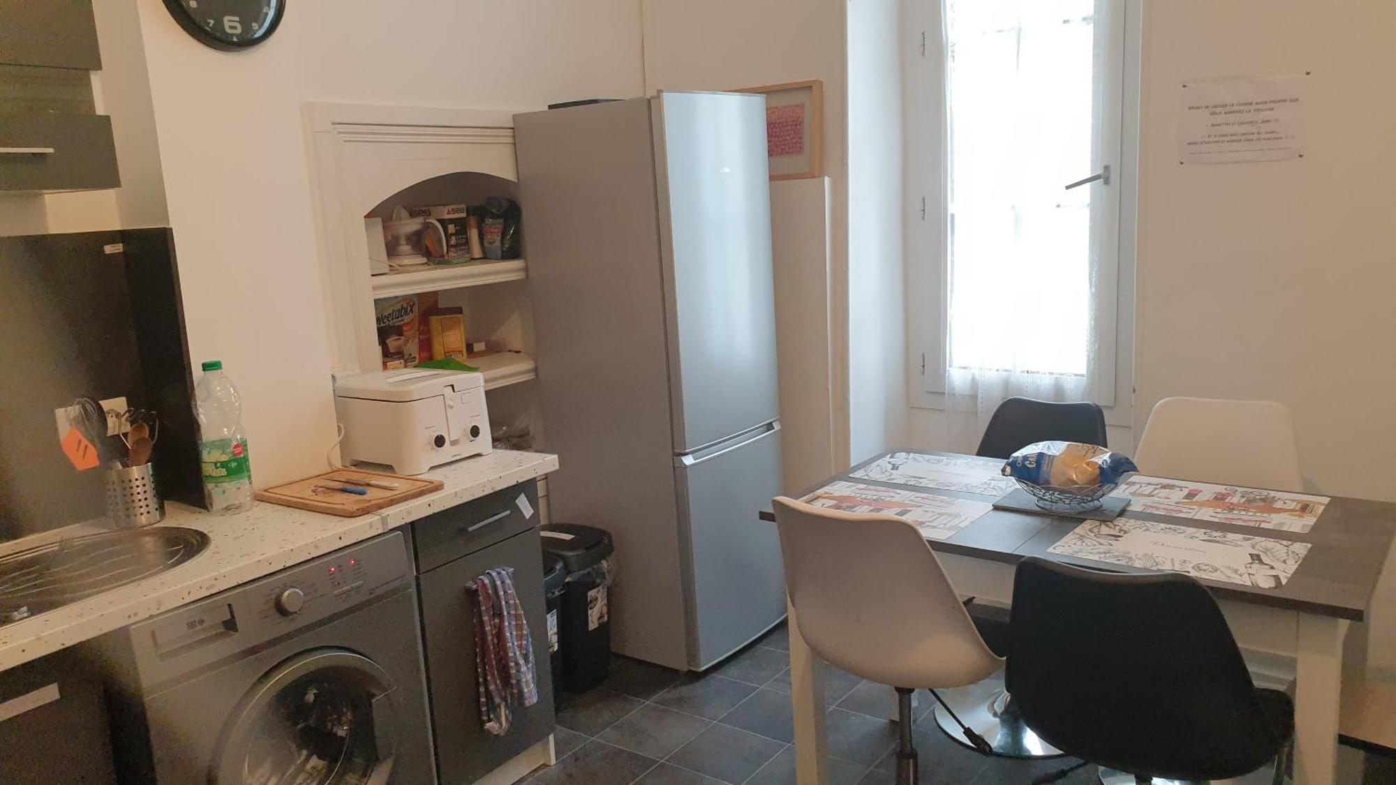 Chambres Poitiers Centre Ville - Salle De Bain, Refrigerateur, Tv Et Machine A Cafe Privatifs - Cuisine Commune - Terrasse - Hotel De Ville A 200M Buitenkant foto