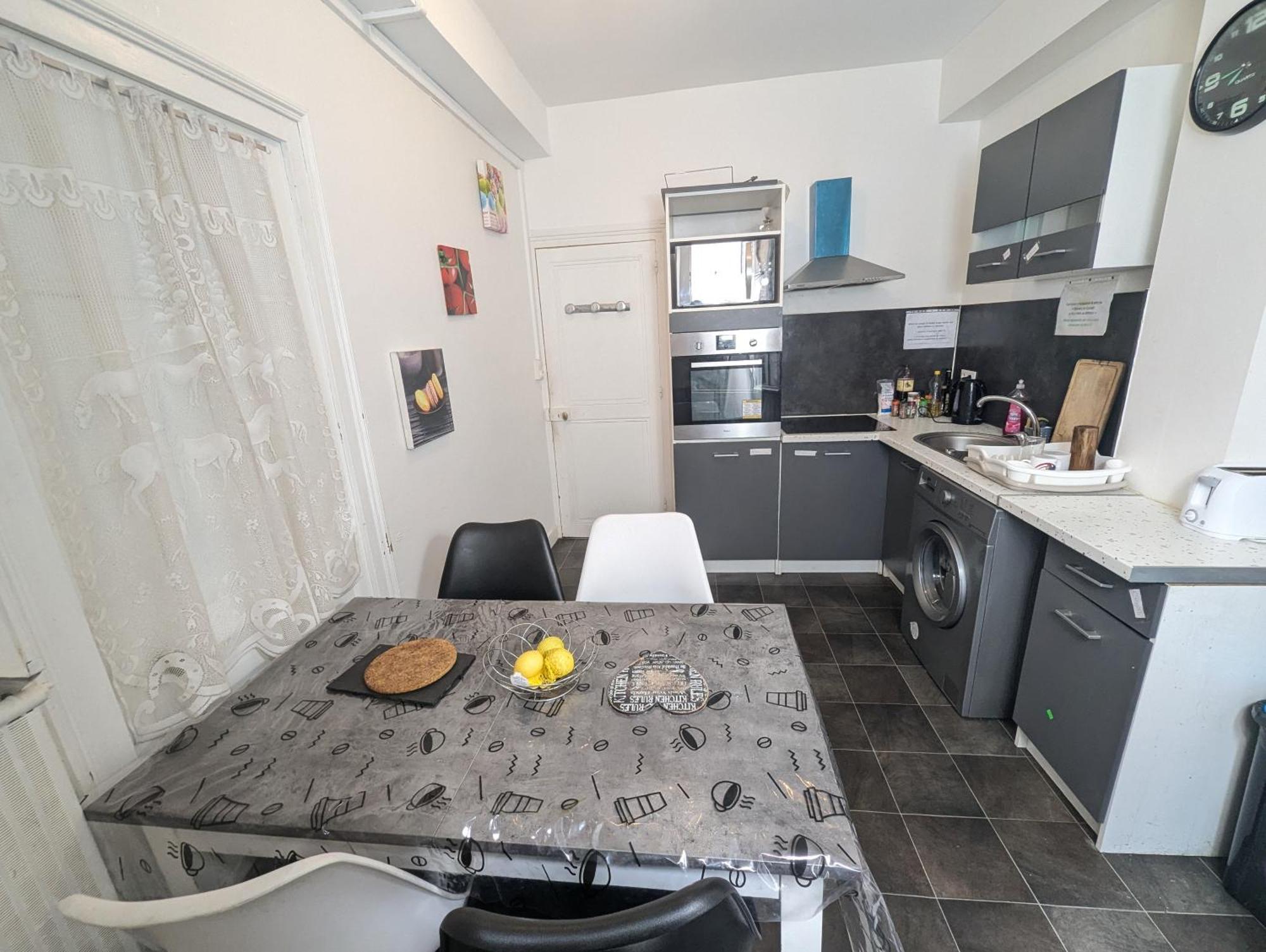 Chambres Poitiers Centre Ville - Salle De Bain, Refrigerateur, Tv Et Machine A Cafe Privatifs - Cuisine Commune - Terrasse - Hotel De Ville A 200M Buitenkant foto