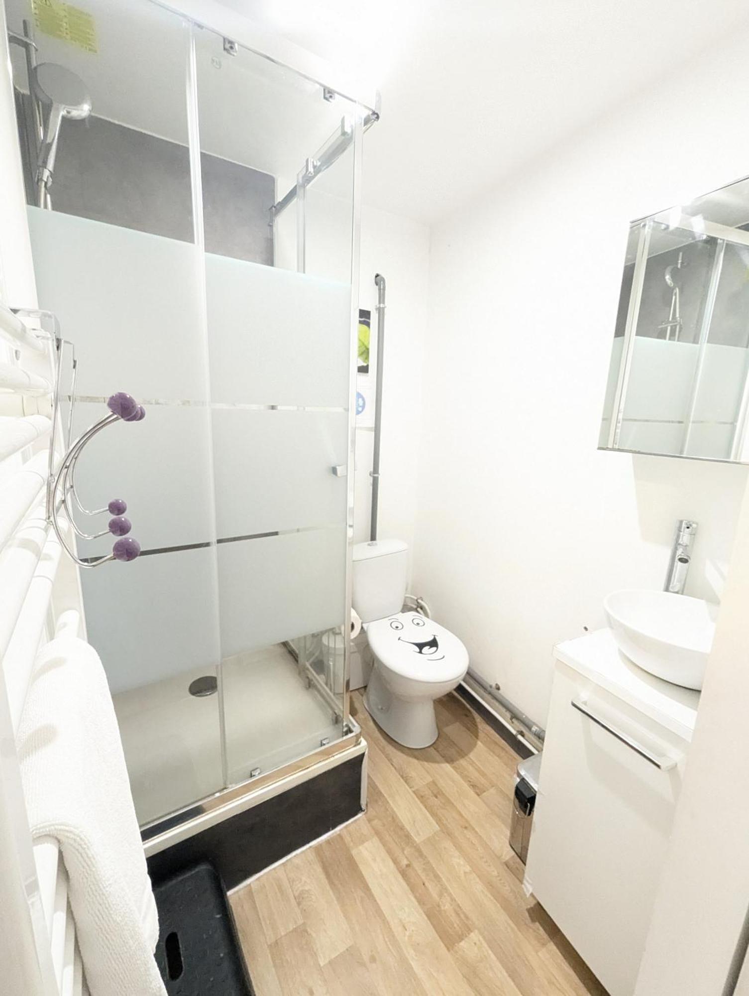 Chambres Poitiers Centre Ville - Salle De Bain, Refrigerateur, Tv Et Machine A Cafe Privatifs - Cuisine Commune - Terrasse - Hotel De Ville A 200M Buitenkant foto
