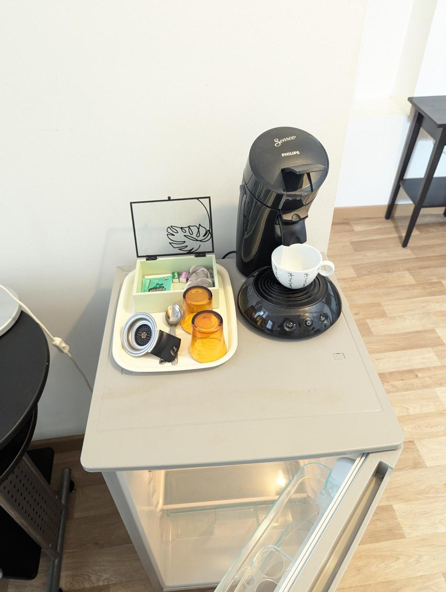 Chambres Poitiers Centre Ville - Salle De Bain, Refrigerateur, Tv Et Machine A Cafe Privatifs - Cuisine Commune - Terrasse - Hotel De Ville A 200M Buitenkant foto