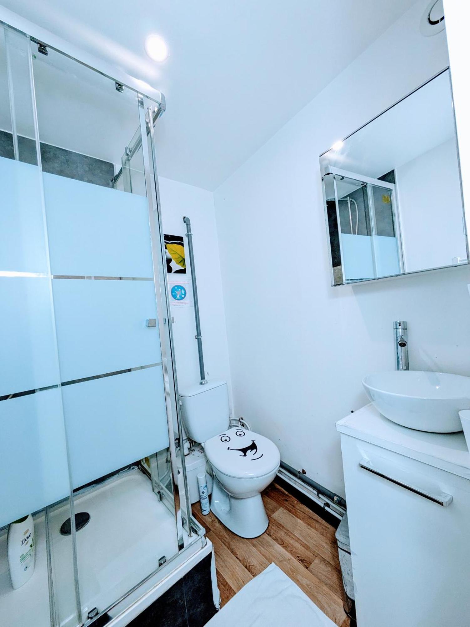 Chambres Poitiers Centre Ville - Salle De Bain, Refrigerateur, Tv Et Machine A Cafe Privatifs - Cuisine Commune - Terrasse - Hotel De Ville A 200M Buitenkant foto
